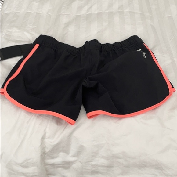 Brand new Hurley phantom beach rider shorts - Picture 2 of 2